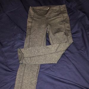 Athleta capri leggings with pockets